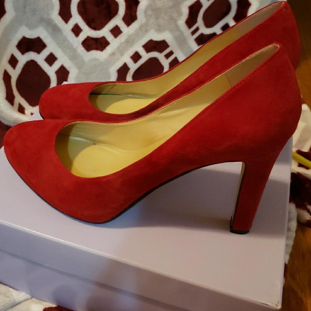 Marc Fisher Lydsay pumps like new no scuffs